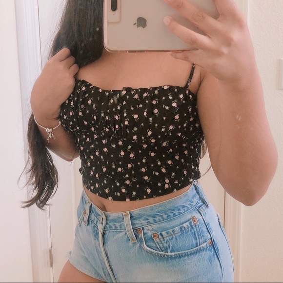 Adorable floral ruched bust crop top - Picture 3 of 7